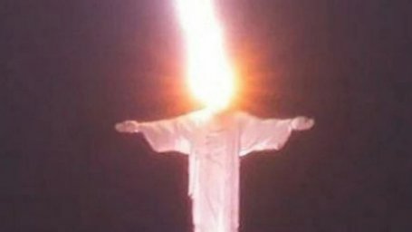 The statue of Jesus Christ in Rio de Janeiro was struck by lightning