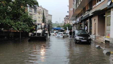 Istanbul suffers from flooding