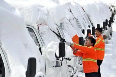 In China, snowfall disrupted transport links