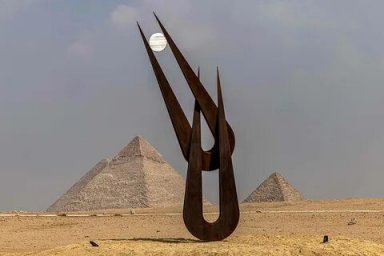 An exhibition of contemporary art has opened next to the Egyptian pyramids