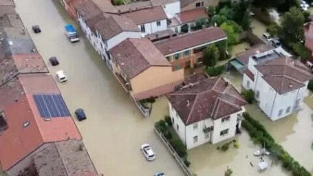 In Italy, as a result of the strongest flood in 100 years, 14 people were killed