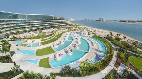 Renovation work on the beach of the W Dubai Hotel - The Palm