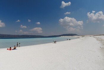 Tourists in Turkey banned from swimming in a popular lake