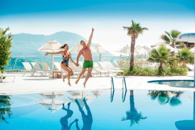 Turkish hotels have started heating swimming pools