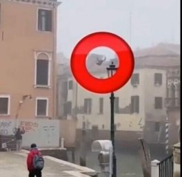 In Venice, a tourist jumped from the roof of a three-story building into a canal