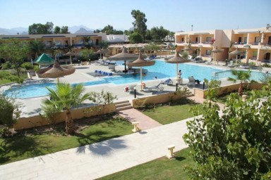 Закрытие бассейна в отеле Cataract Resort Naama Bay