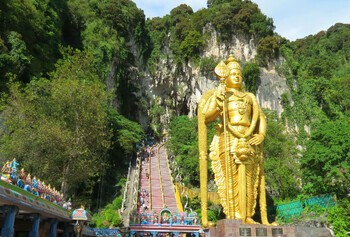 В Малайзии у пещер Бату построят эскалатор