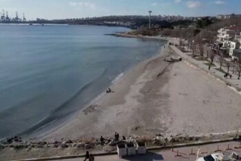 В Стамбуле Мраморное море отступило от берега на 20 метров